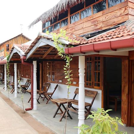 Wanderers Hostel Trincomalee Exterior photo